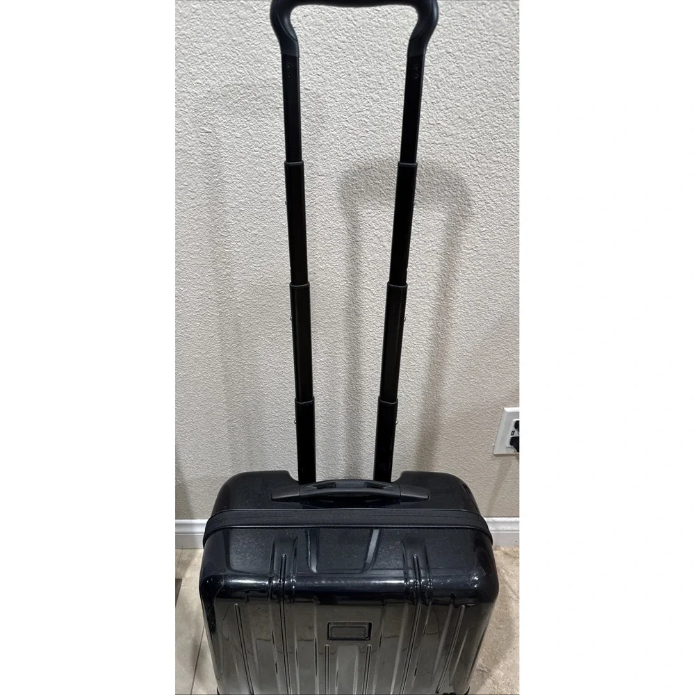 Tumi size carry